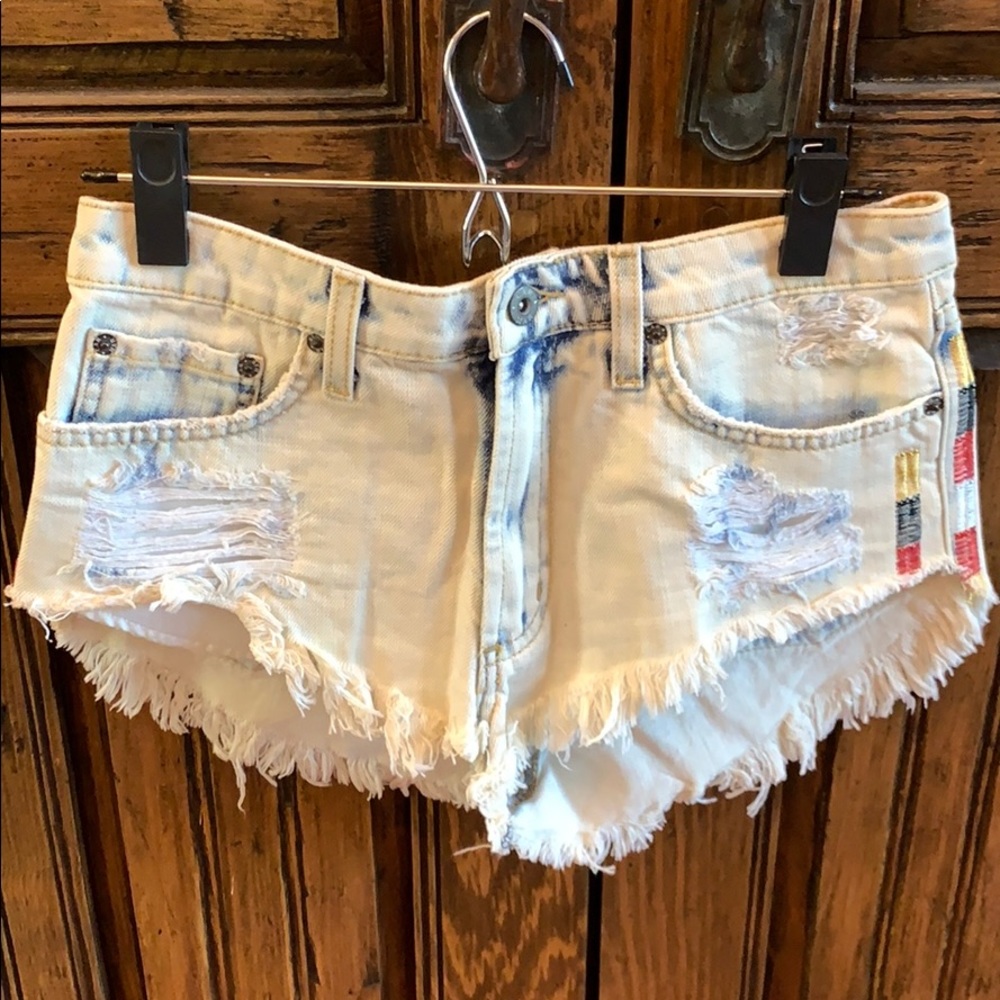 carmar bleach distressed shorts side embroidery
